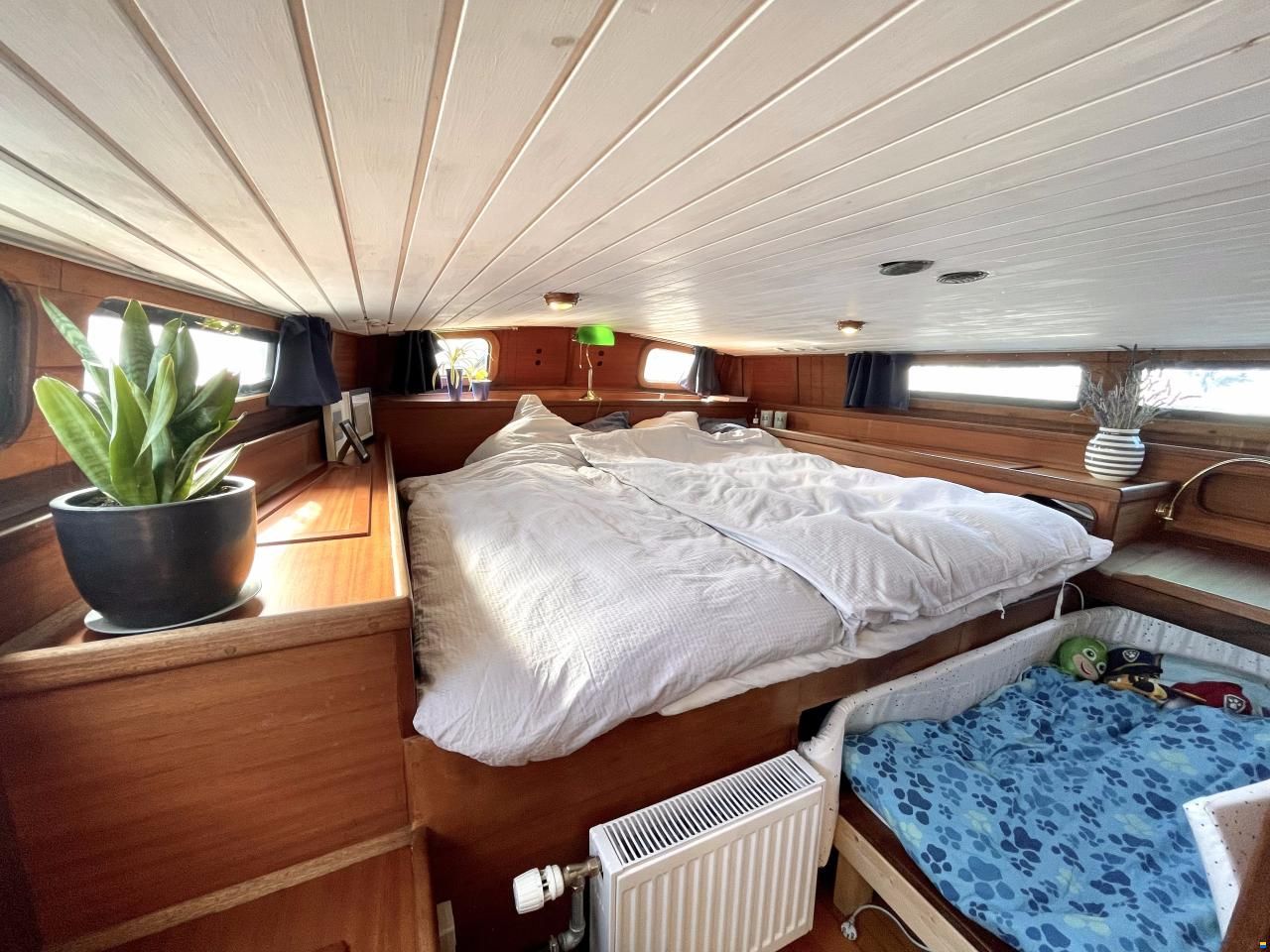Danish Yacht Tahitian Bob&aring;d