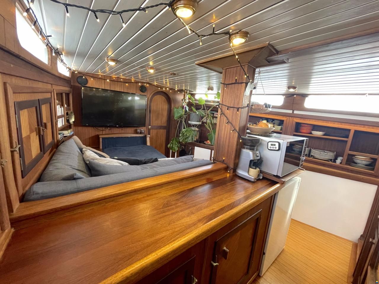 Danish Yacht Tahitian Bob&aring;d