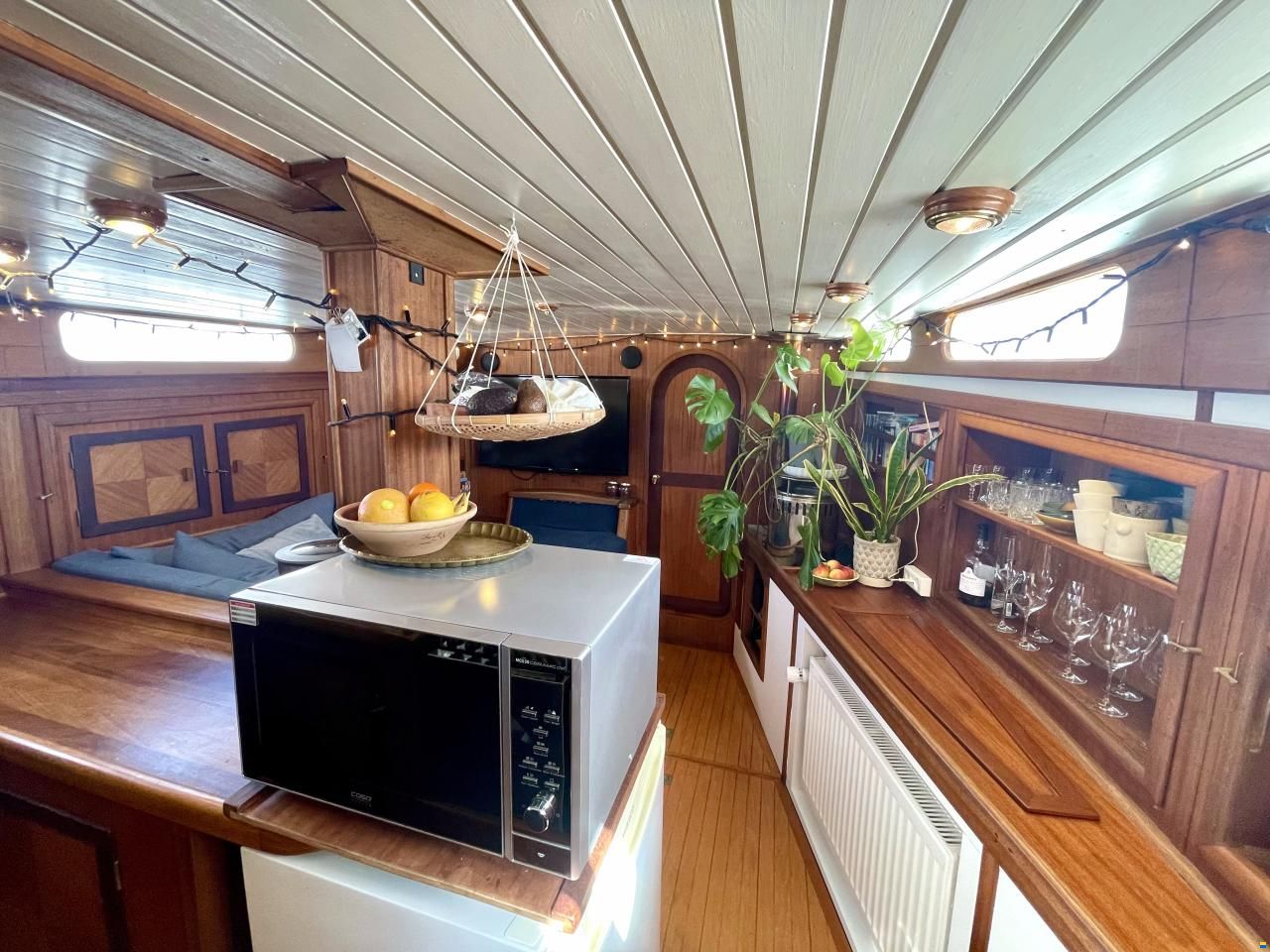 Danish Yacht Tahitian Bob&aring;d