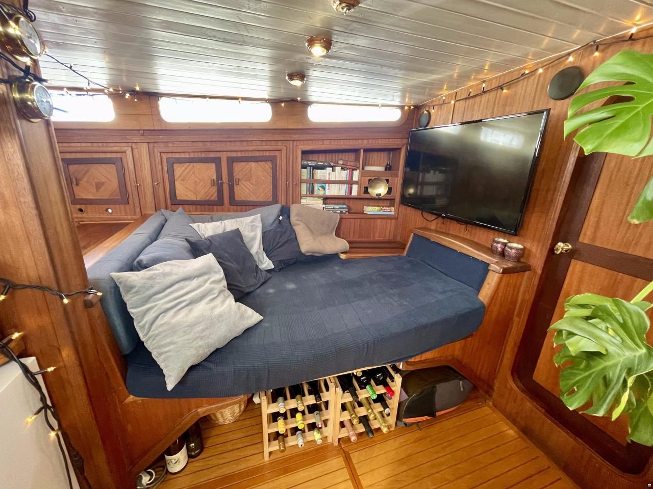 Danish Yacht Tahitian Bob&aring;d