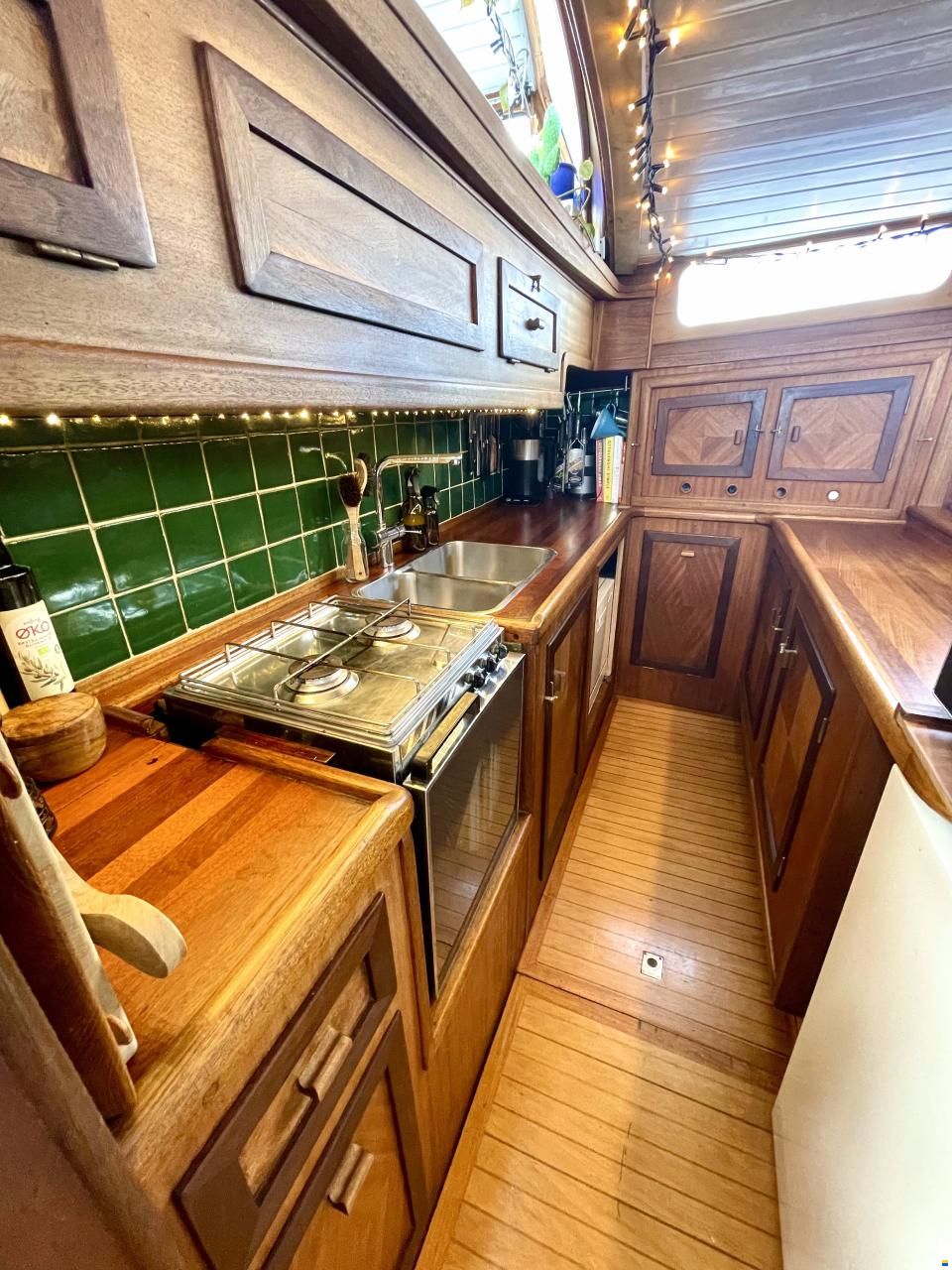 Danish Yacht Tahitian Bob&aring;d