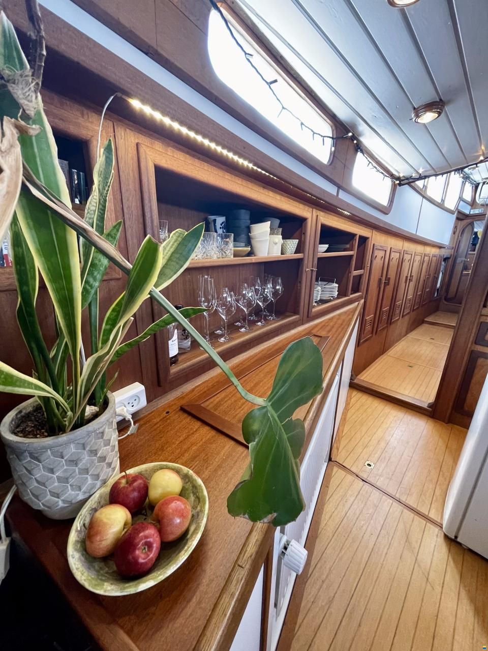 Danish Yacht Tahitian Bob&aring;d