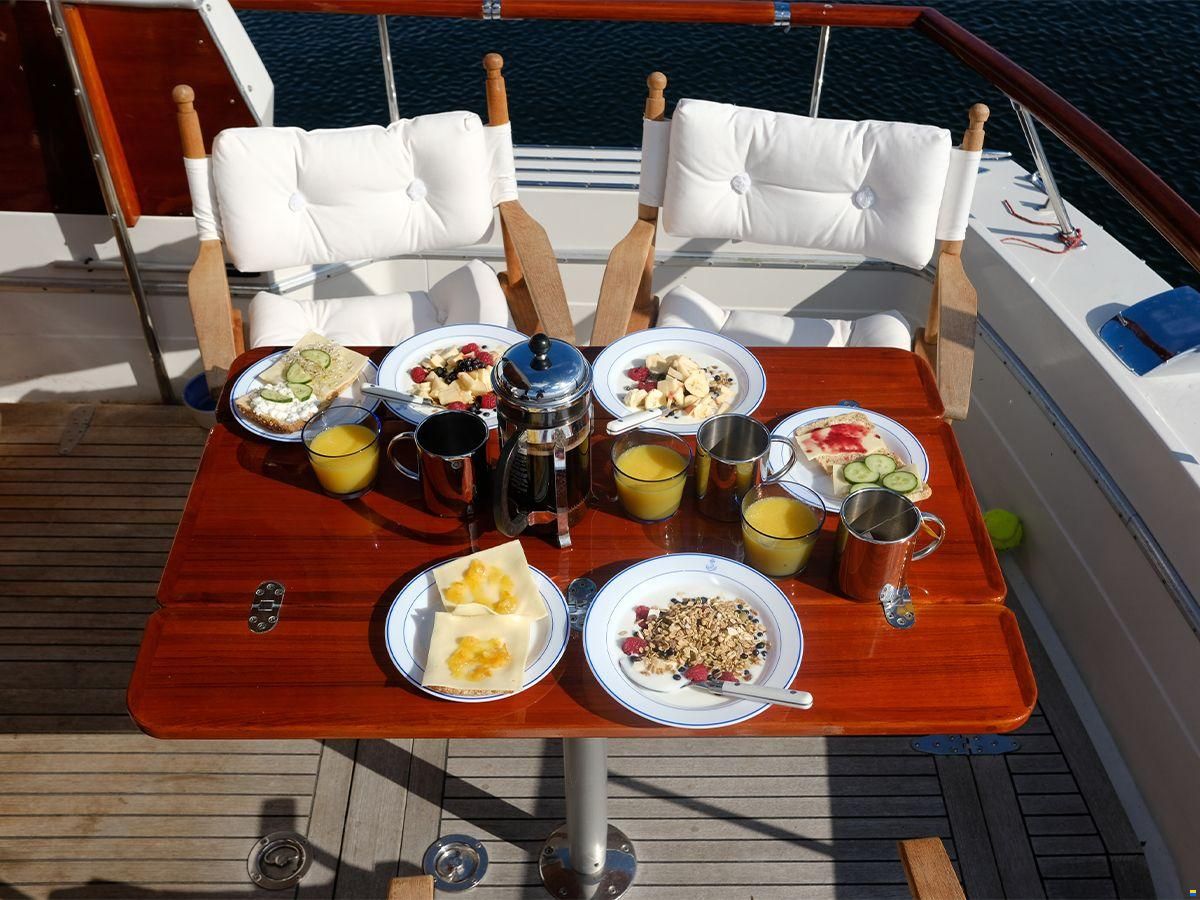 Chris Craft 31 Commander