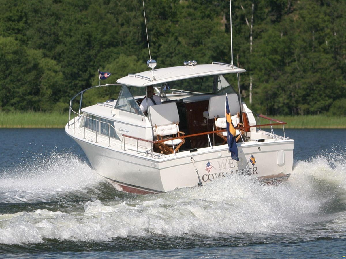 Chris Craft 31 Commander