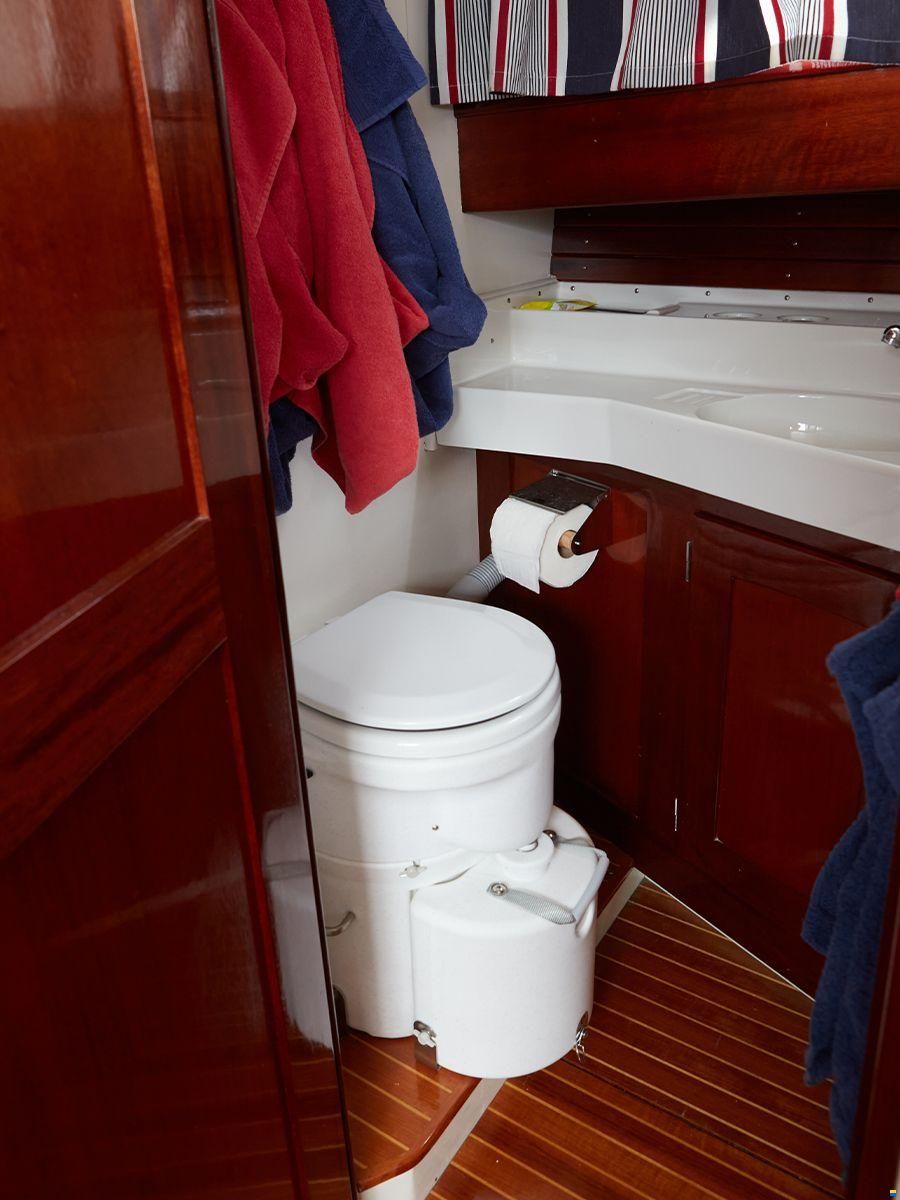 Chris Craft 31 Commander