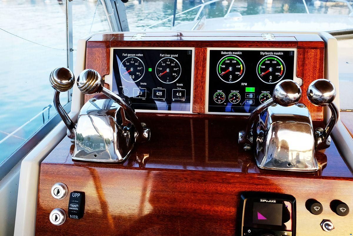 Chris Craft 31 Commander