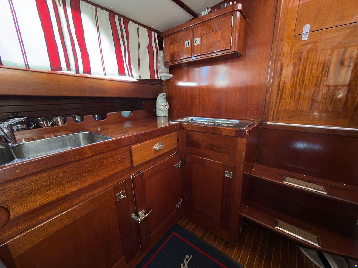 Chris Craft 31 Commander