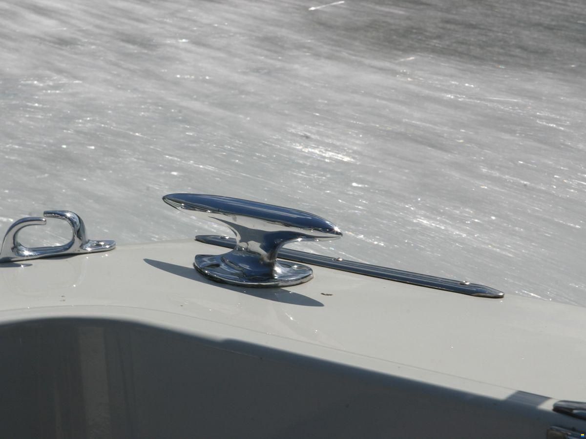 Chris Craft 31 Commander