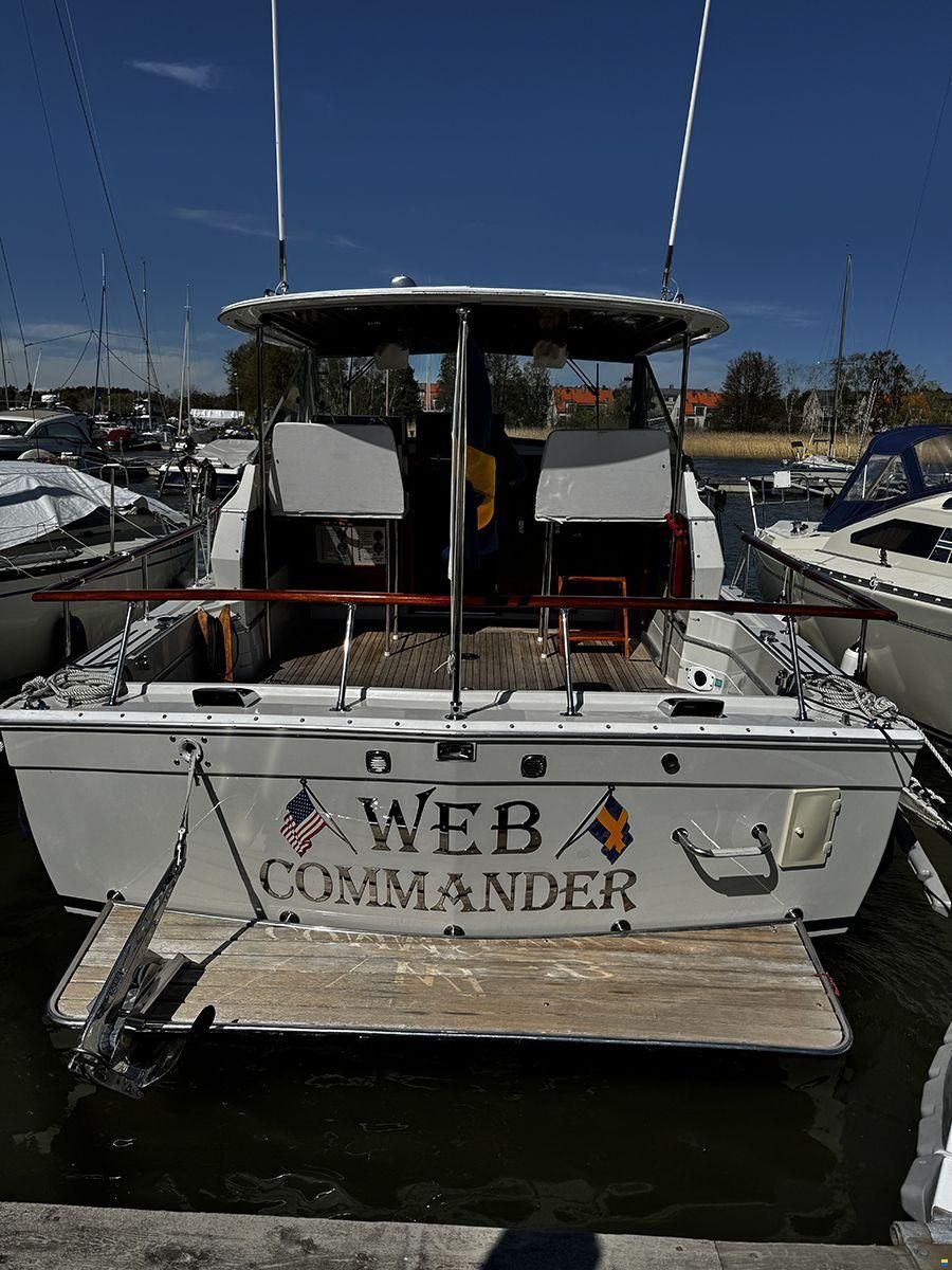 Chris Craft 31 Commander