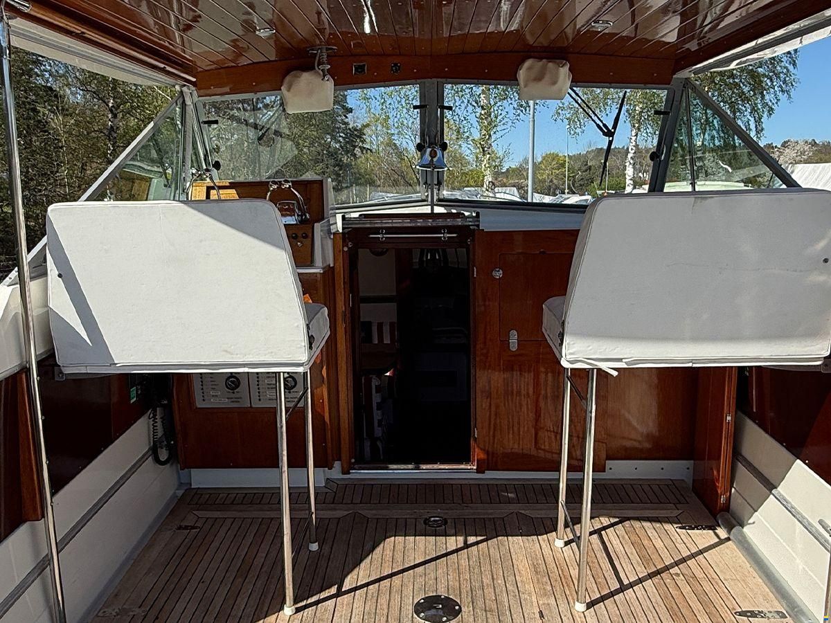 Chris Craft 31 Commander