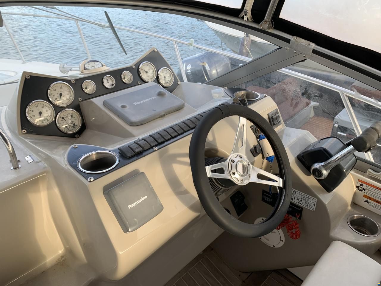 Larson Open Cabrio 330