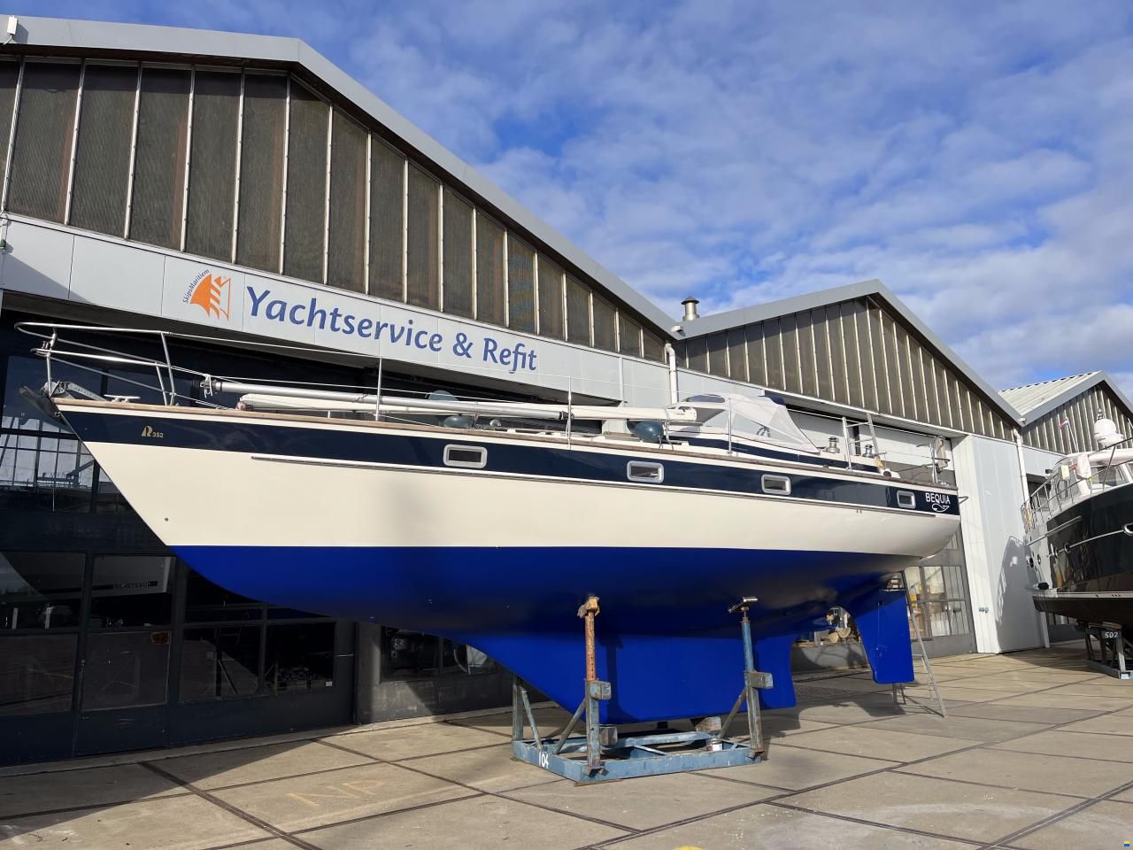 Hallberg-Rassy 352