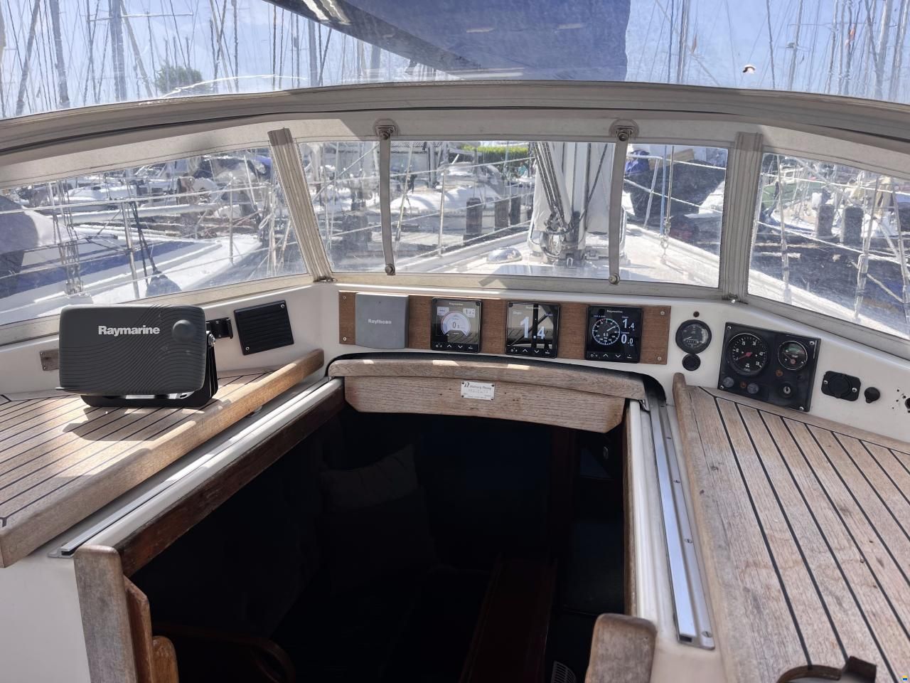 Hallberg-Rassy 352