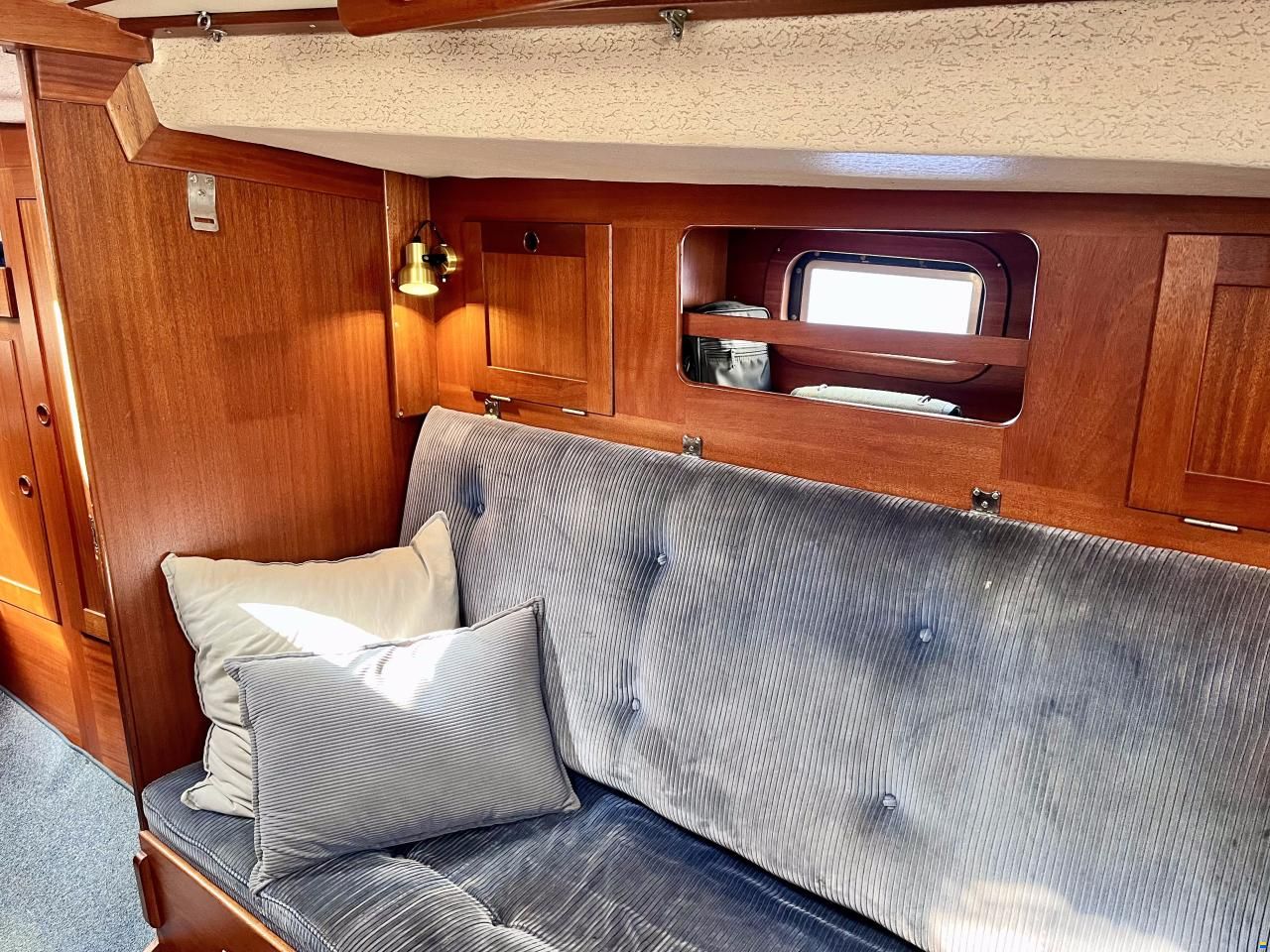 Hallberg-Rassy 352