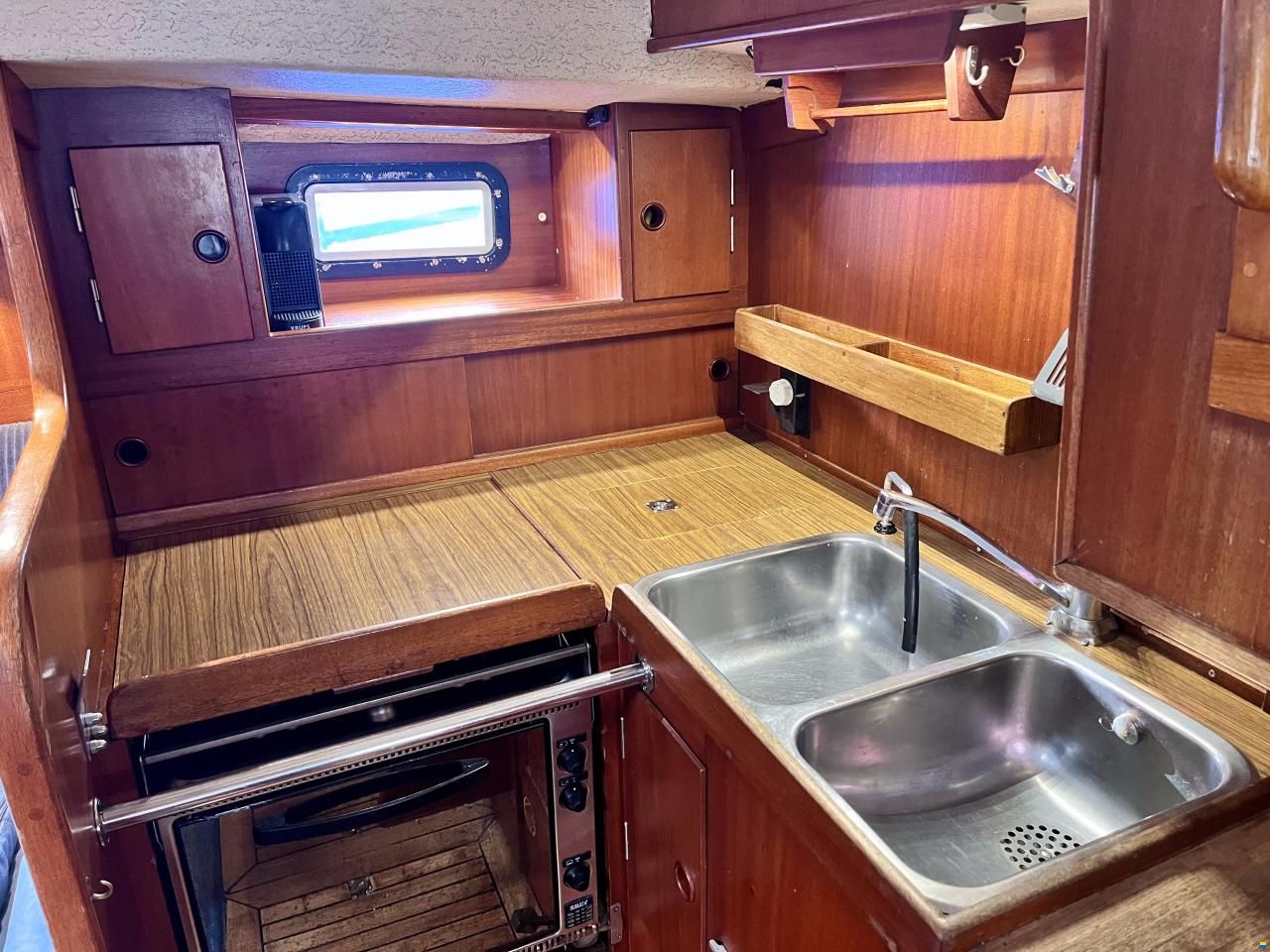 Hallberg-Rassy 352