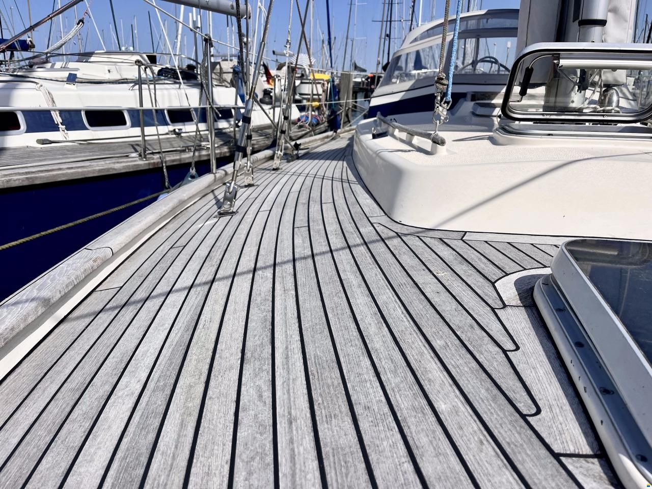 Hallberg-Rassy 352
