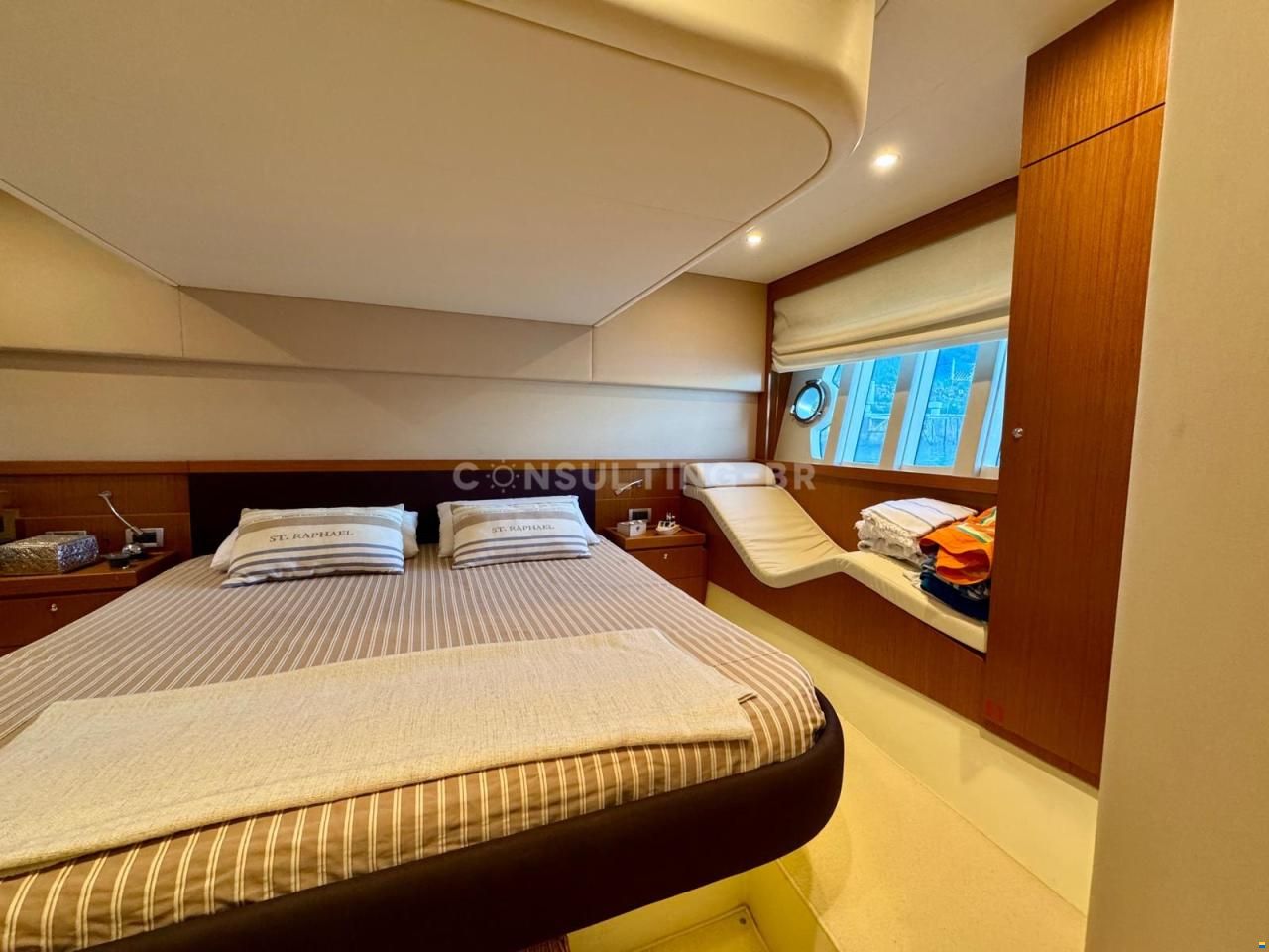 Ferretti 530