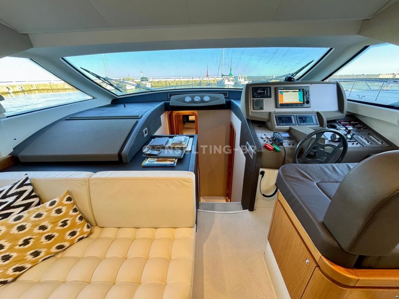 Ferretti 530