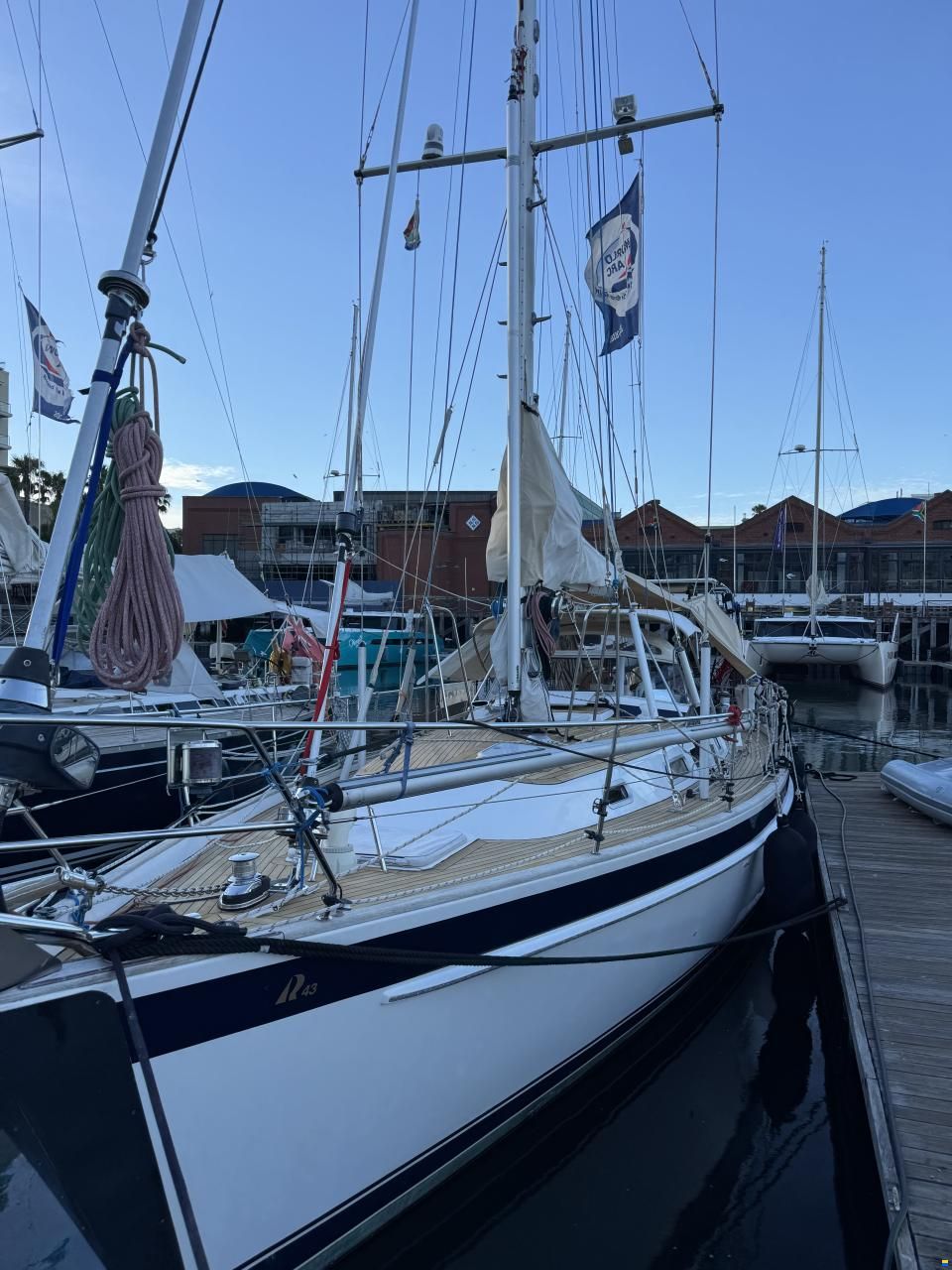 Hallberg-Rassy 43