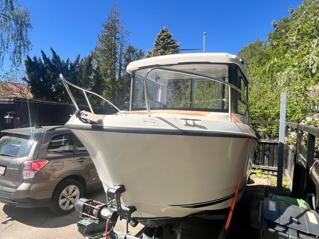 Quicksilver 555 Pilothouse