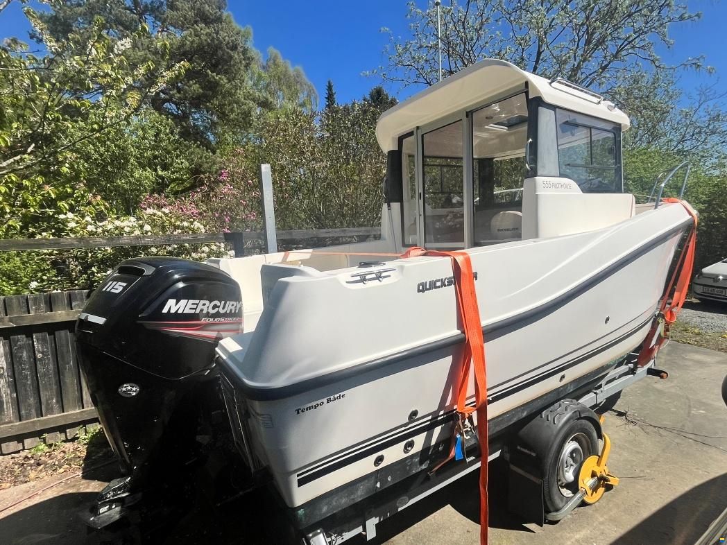 Quicksilver 555 Pilothouse