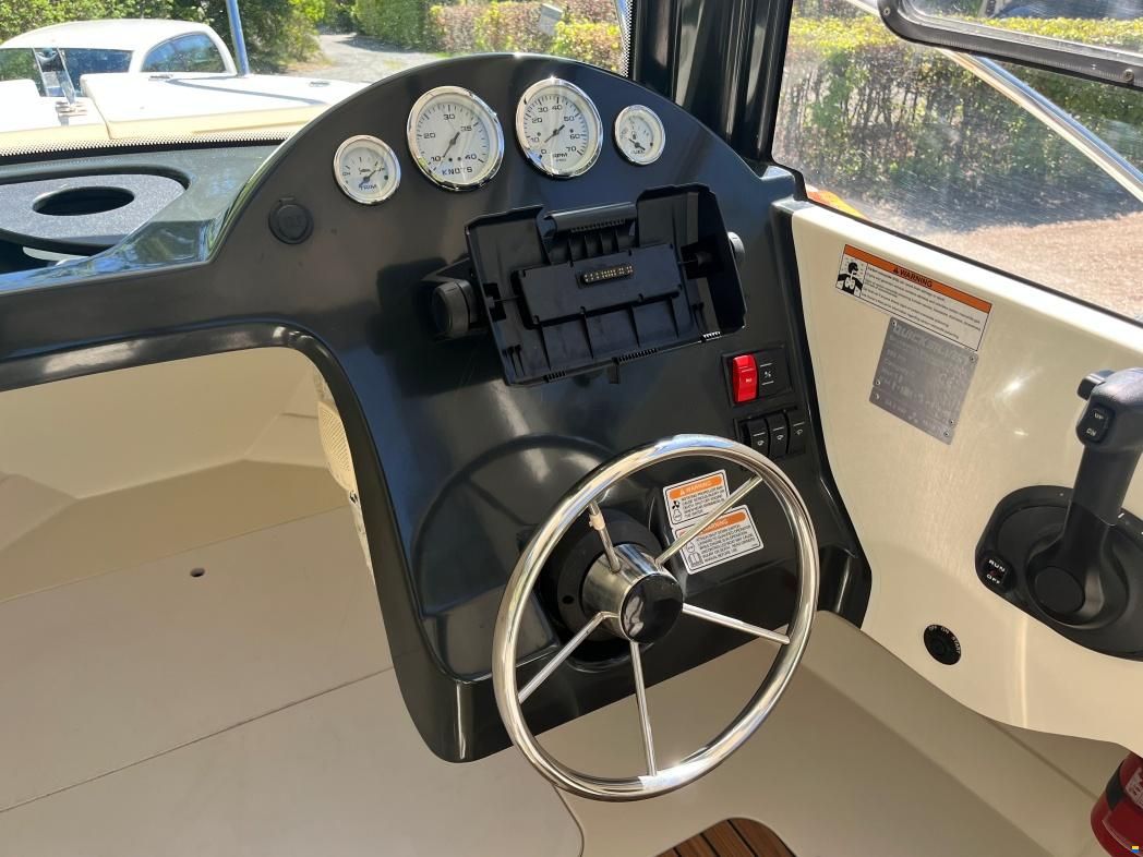 Quicksilver 555 Pilothouse