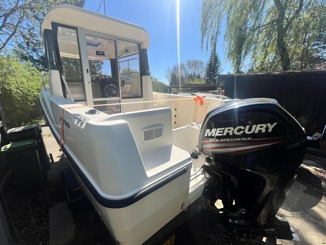 Quicksilver 555 Pilothouse