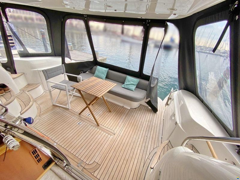 Sealine T 52