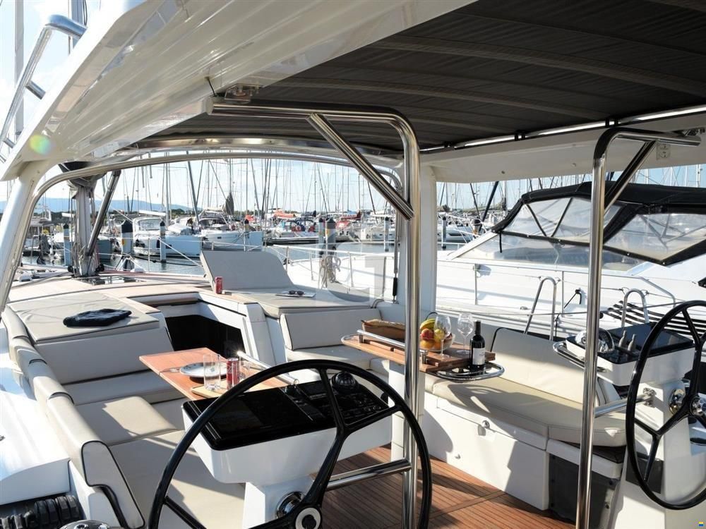 Beneteau Oceanis Yacht 54