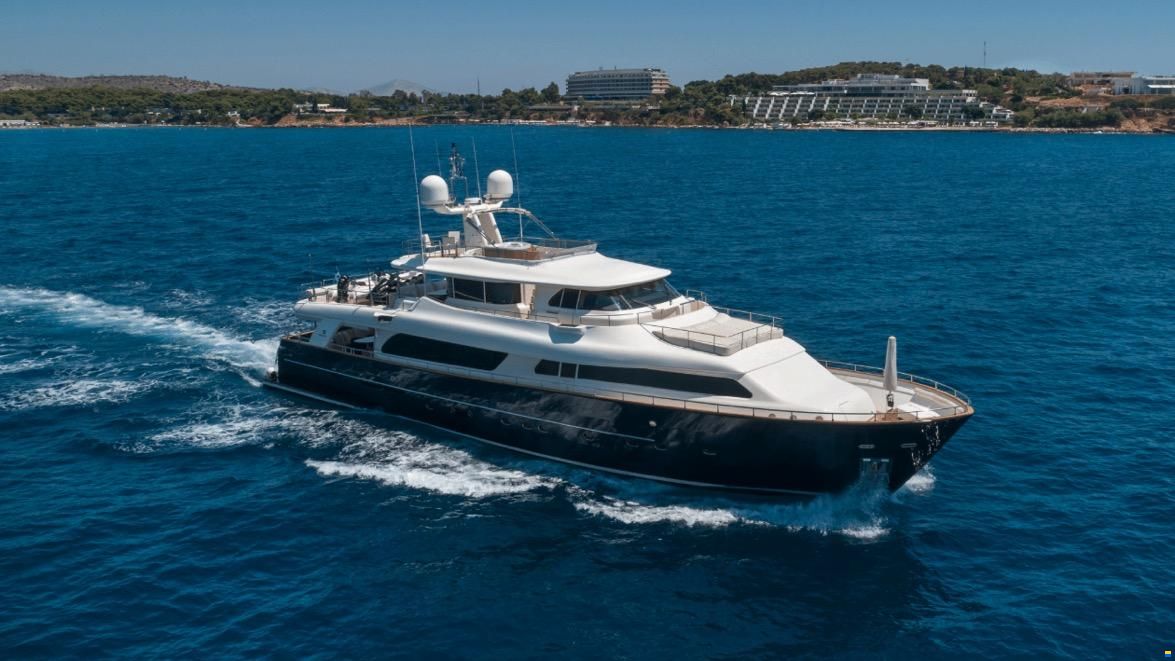 Ferretti Custom Line Navetta 30