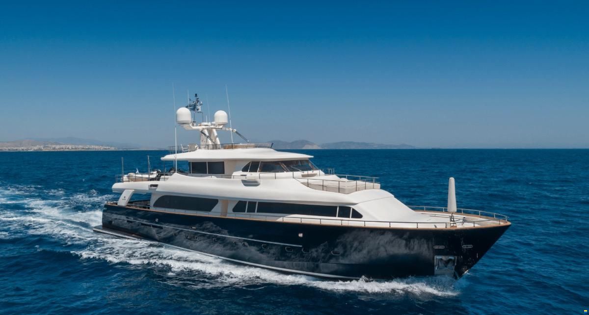 Ferretti Custom Line Navetta 30