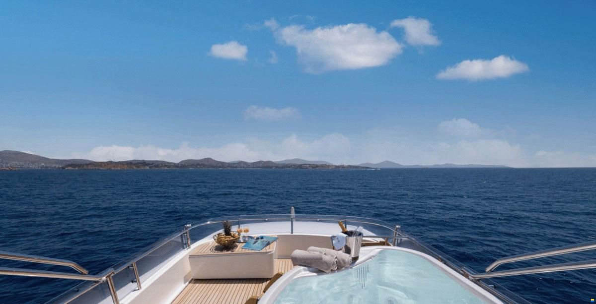 Ferretti Custom Line Navetta 30