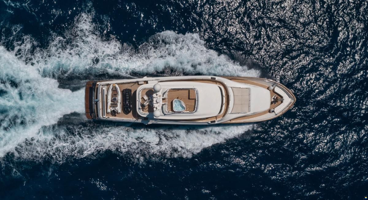 Ferretti Custom Line Navetta 30