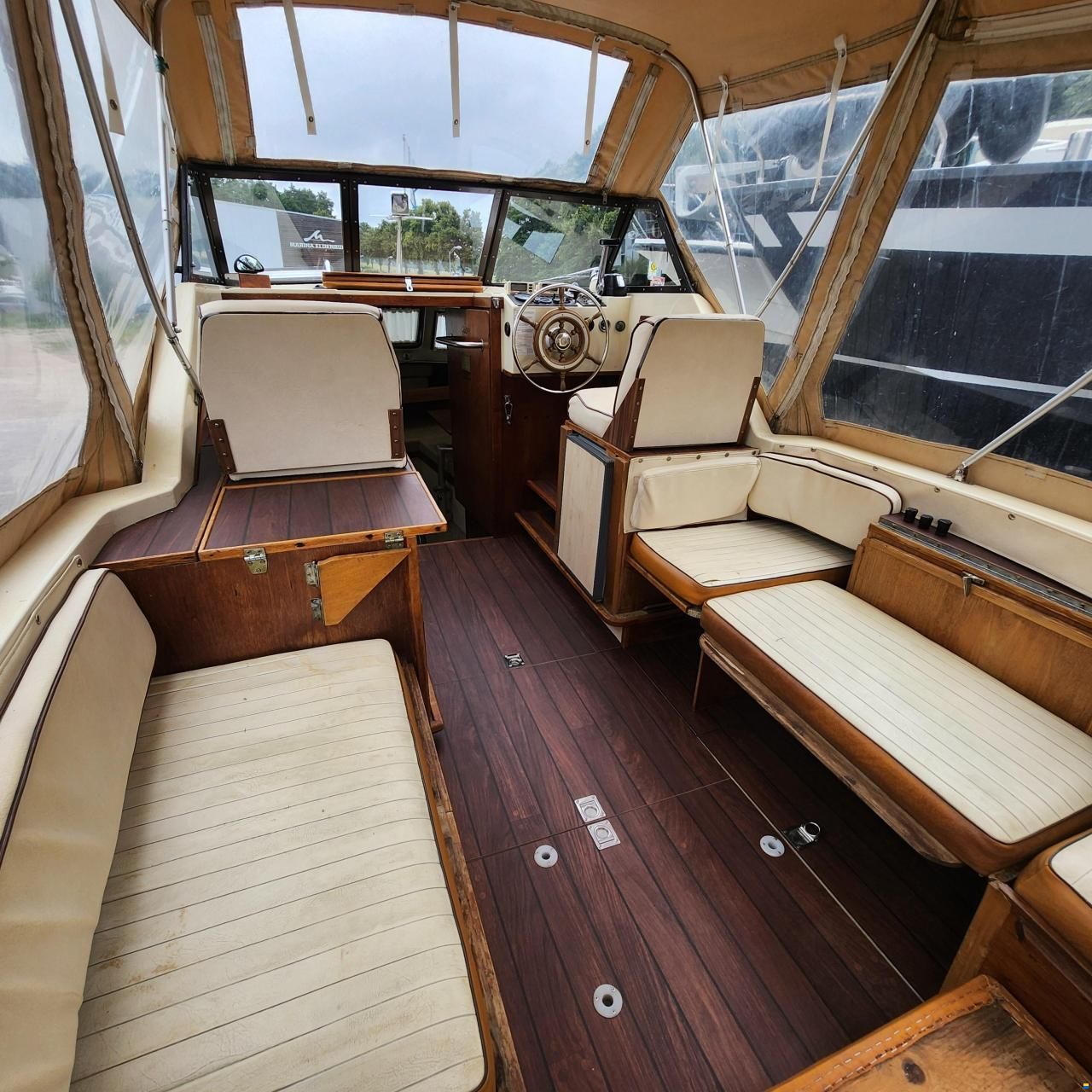 Master 680 Cabin