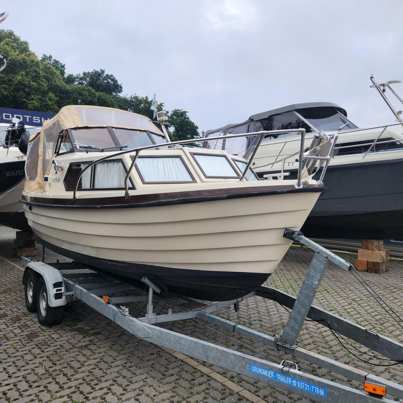 Master 680 Cabin