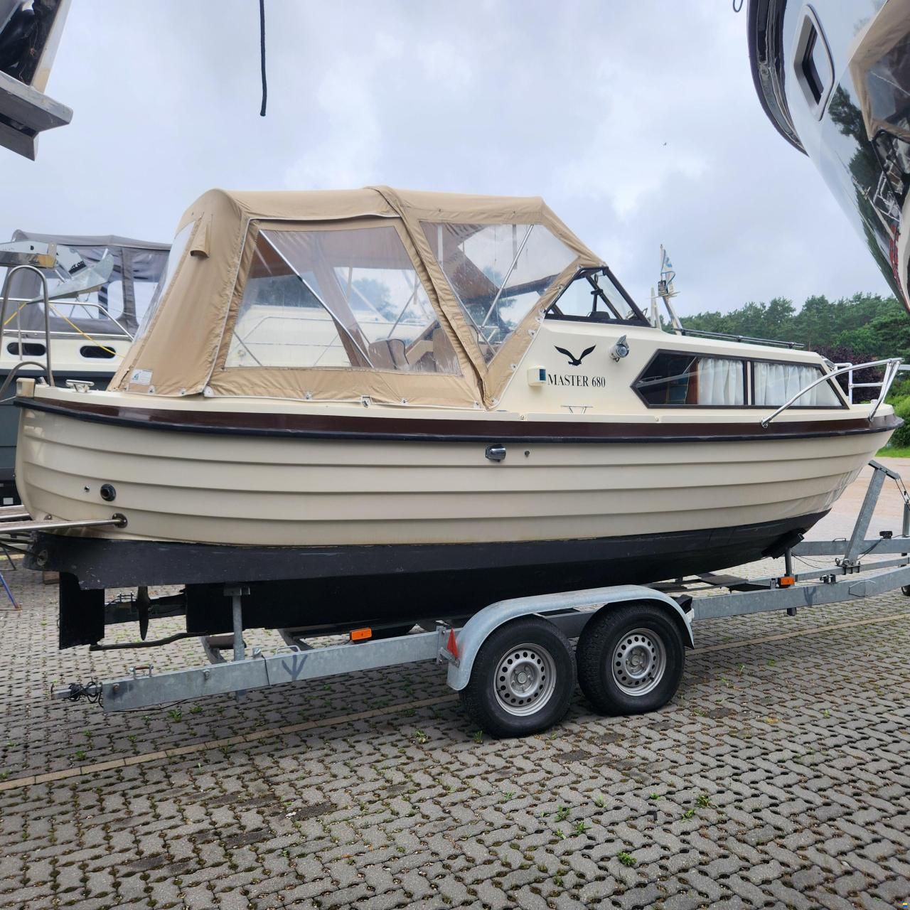 Master 680 Cabin