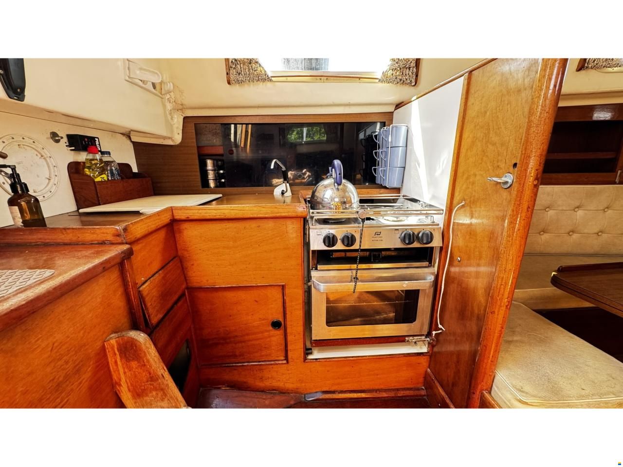 Contessa 32
