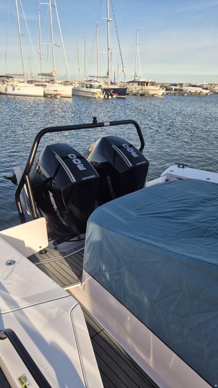 Axopar 37 XC Cross Cabin