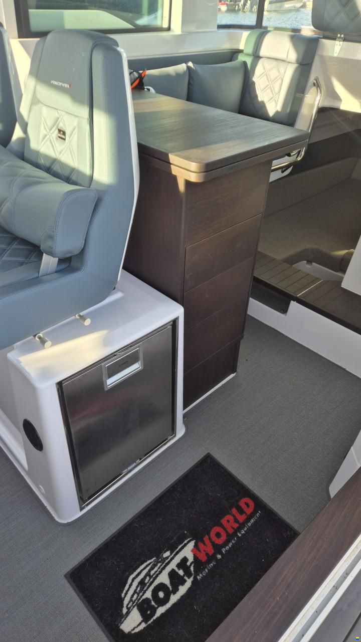 Axopar 37 XC Cross Cabin