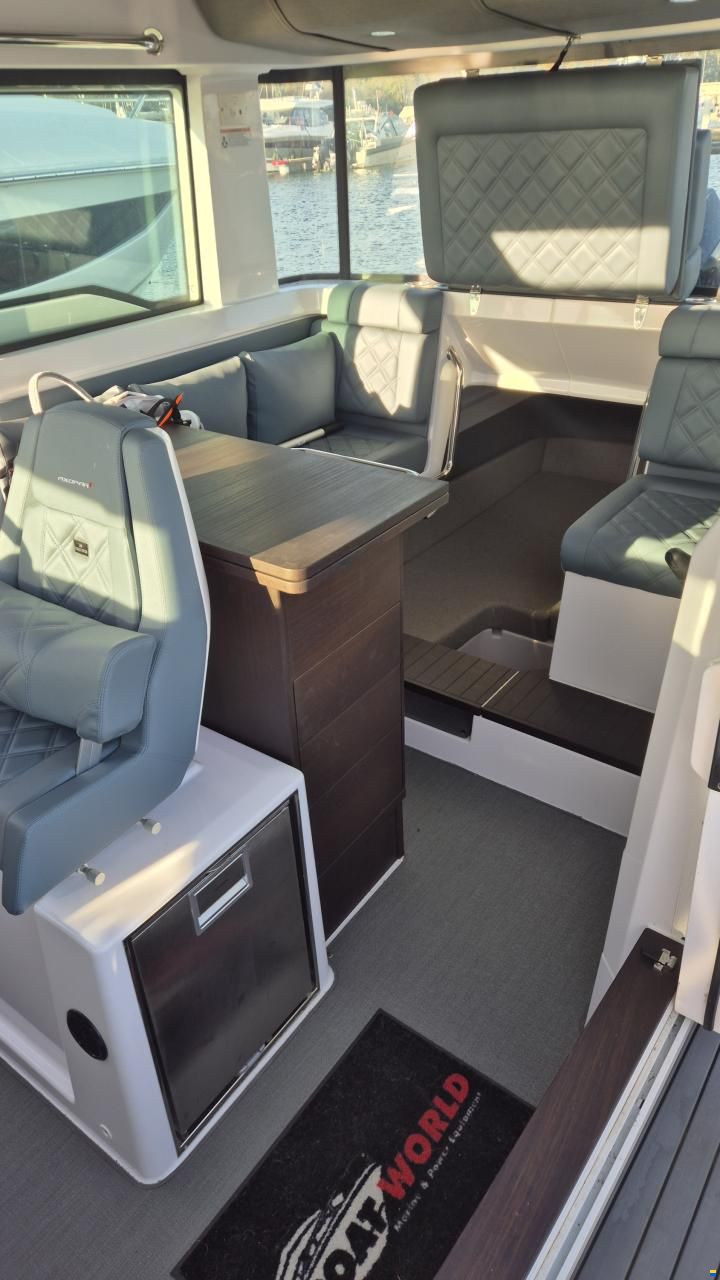 Axopar 37 XC Cross Cabin