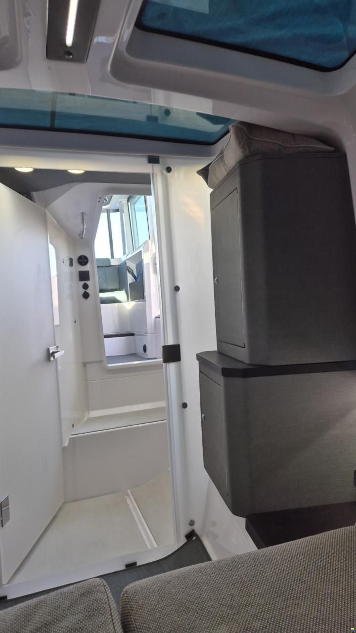 Axopar 37 XC Cross Cabin