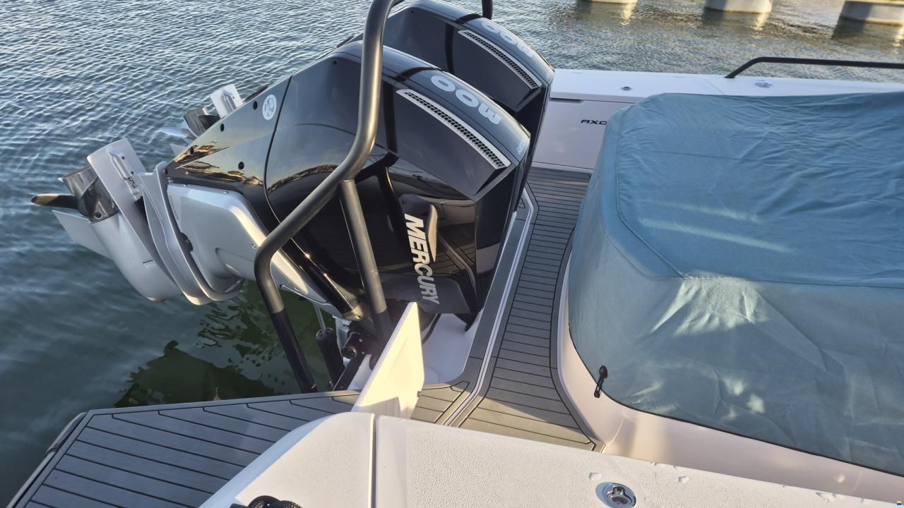 Axopar 37 XC Cross Cabin