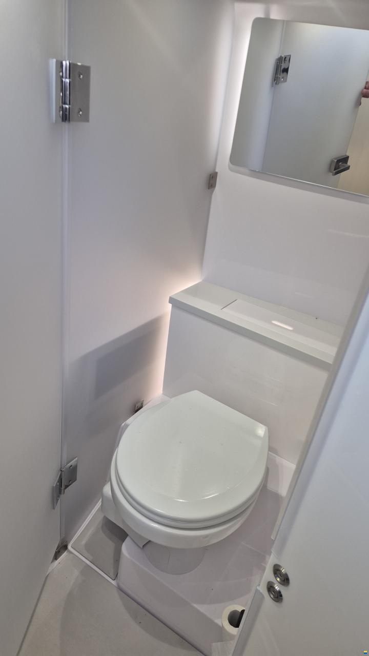 Axopar 37 XC Cross Cabin