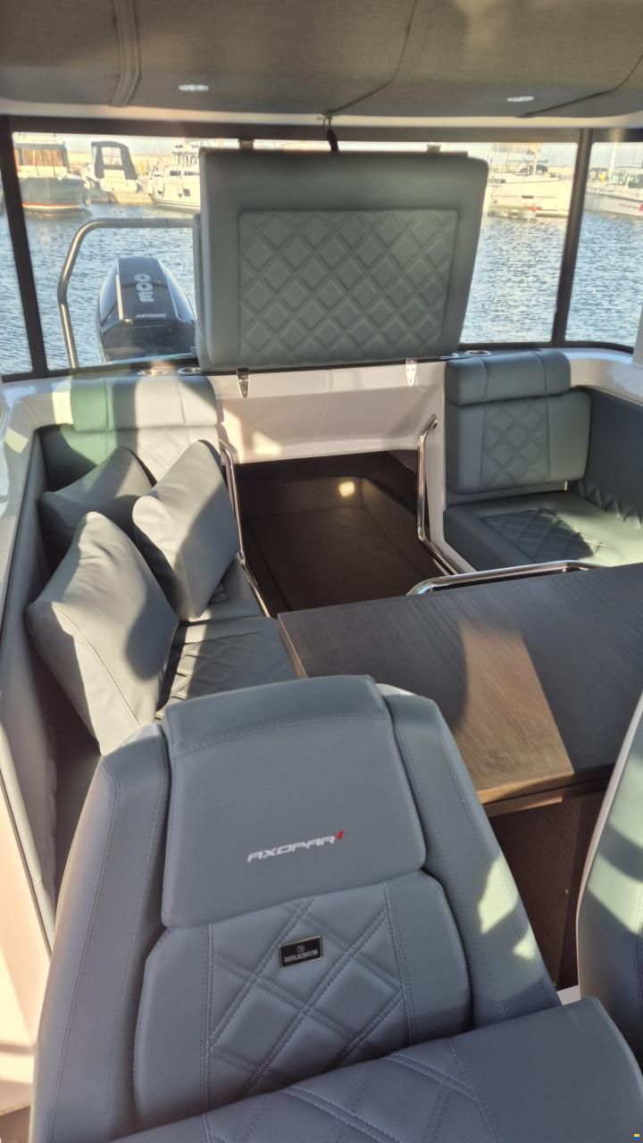 Axopar 37 XC Cross Cabin