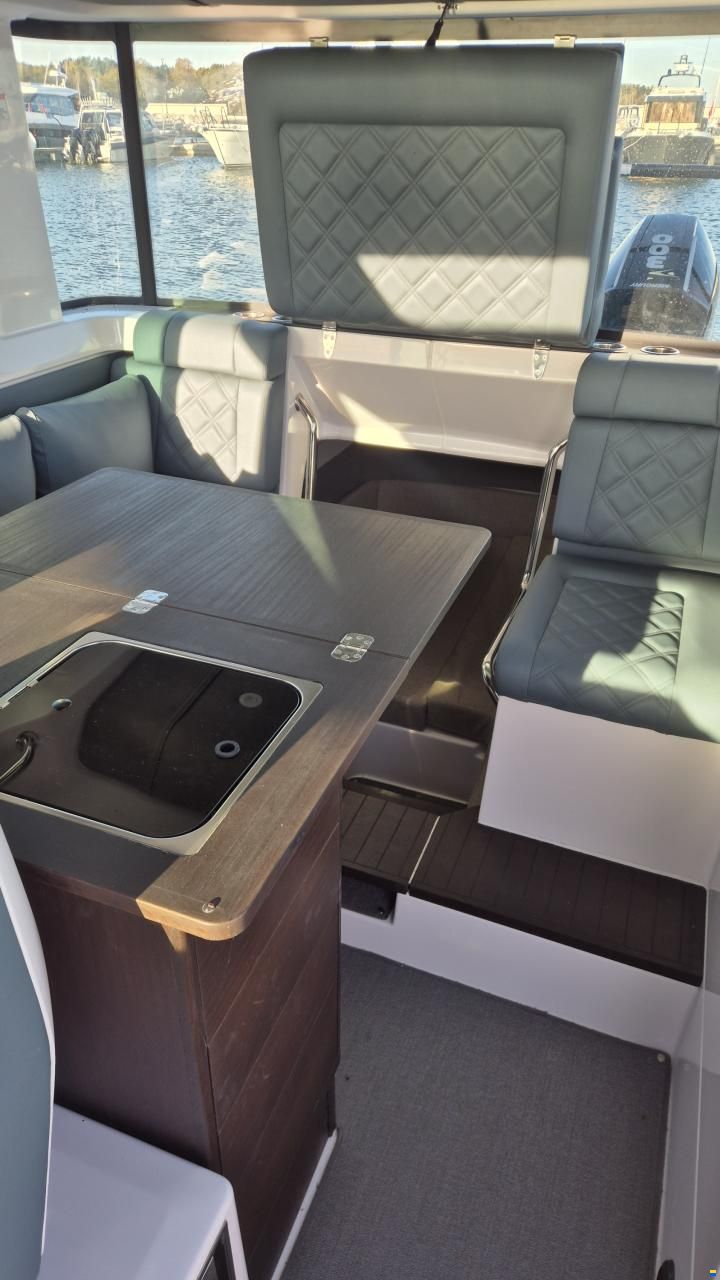 Axopar 37 XC Cross Cabin