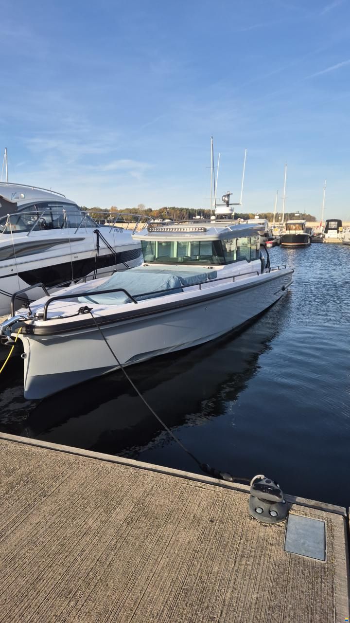 Axopar 37 XC Cross Cabin