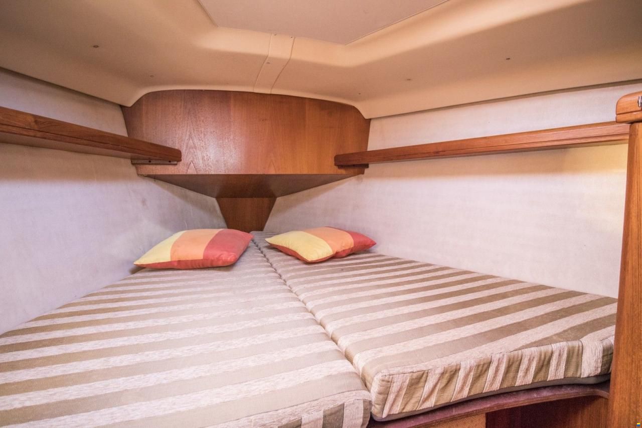 Hunter Marine Sun legend 36