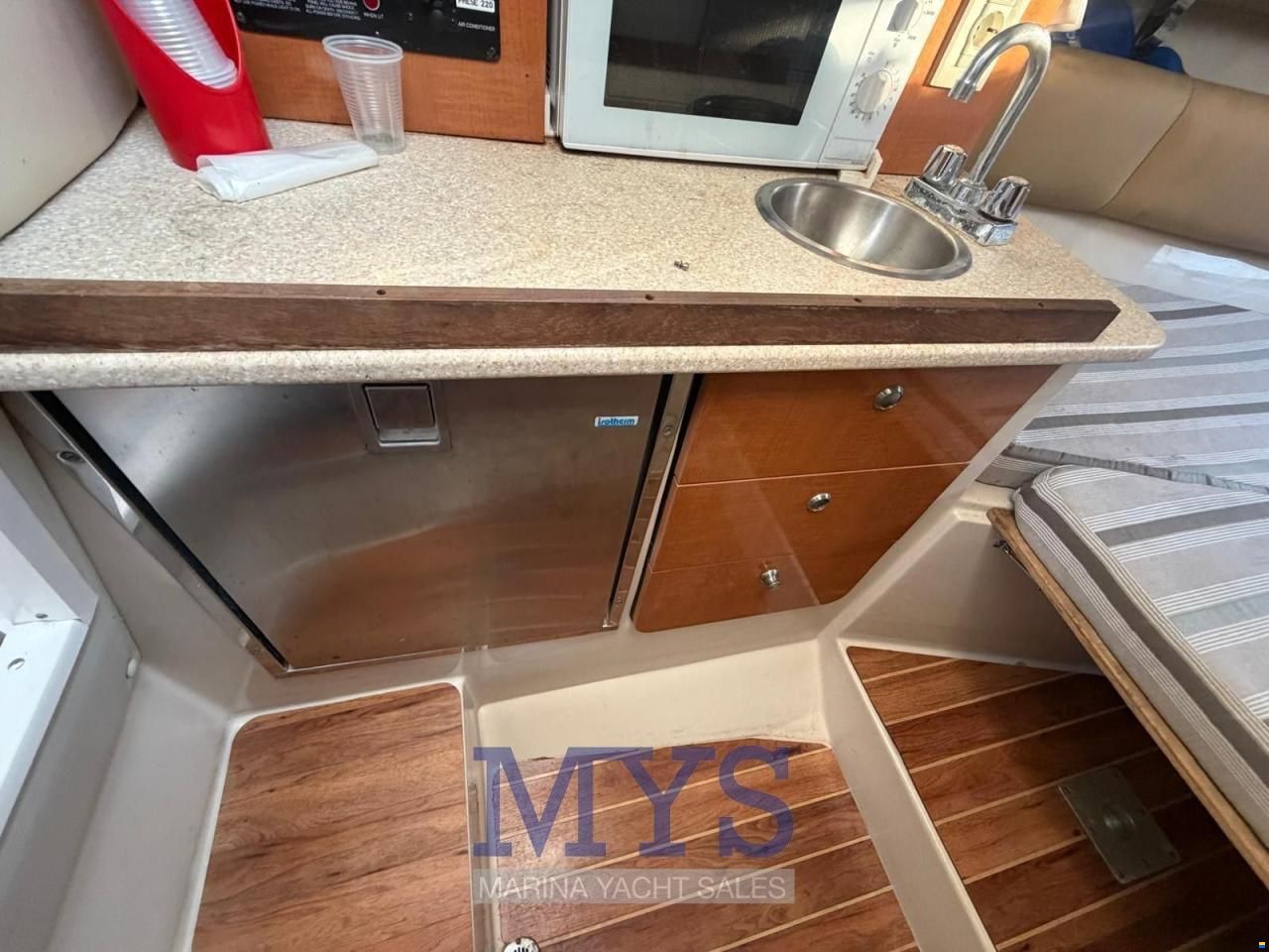 Robalo R265