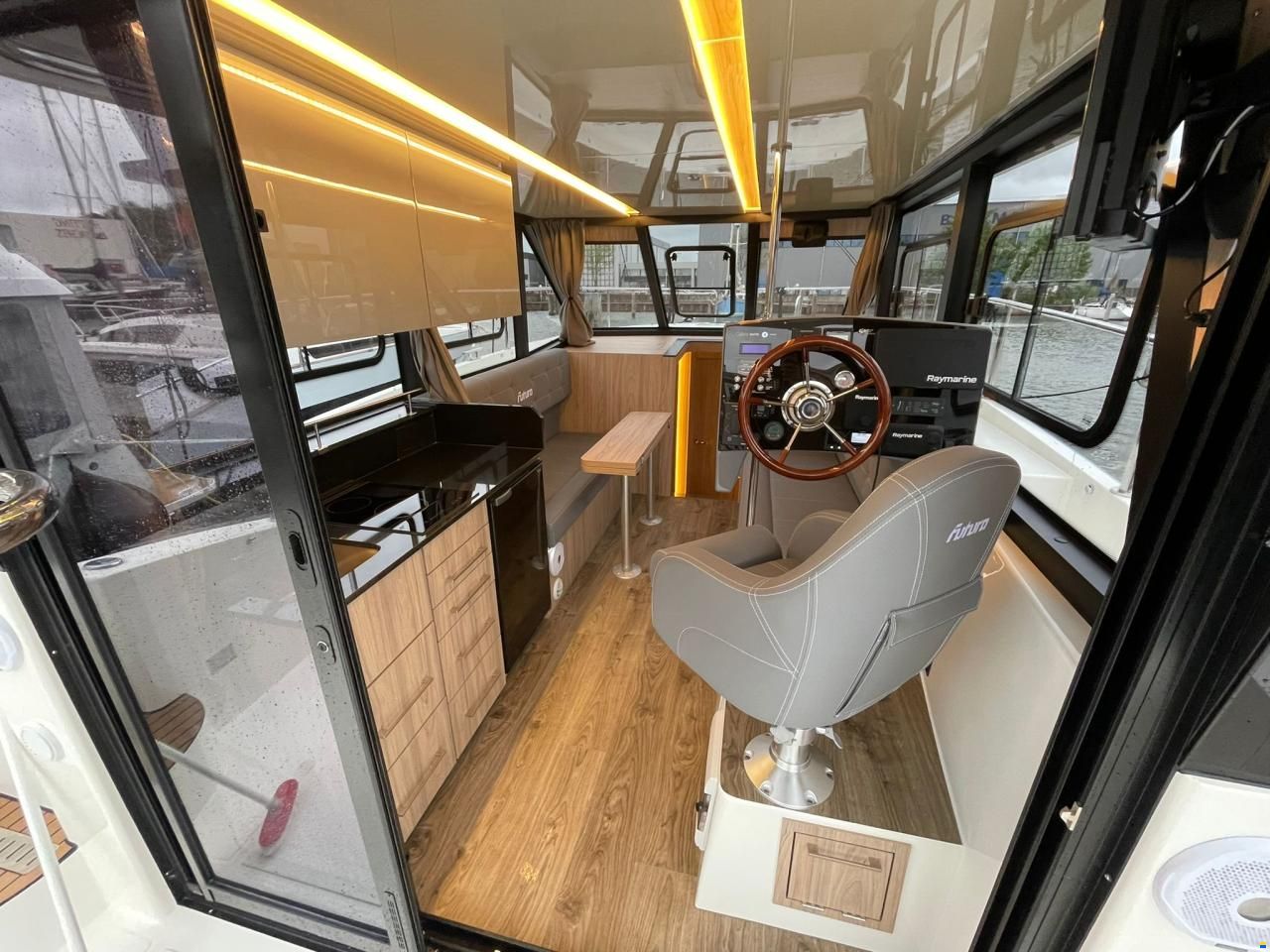 Cobra FUTURA 40 FlyBridge