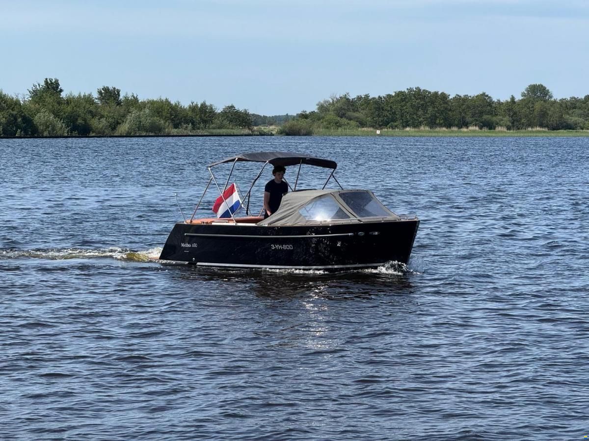 Maxima 630 Tender met boegschroef